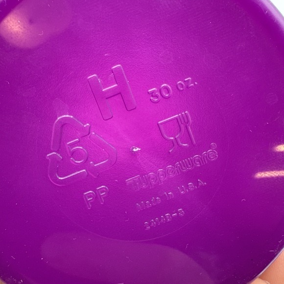 Vtg Tupperware #2414B-4 Thirst Quake 30oz Purple Drink Tumbler Lid Bag Holder - Picture 6 of 14